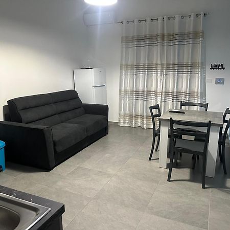 Nathouse Apartment วิลลาฟรังกา ติร์เรนา ภายนอก รูปภาพ